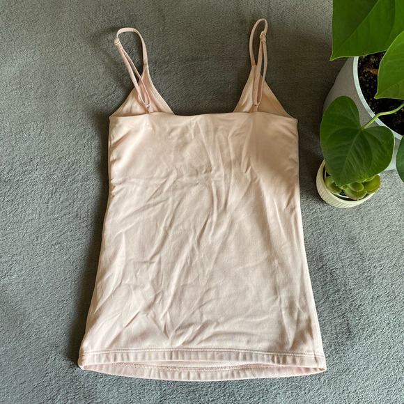 Aritzia Babaton light pink camisole tanktop size xxs - Picture 2 of 5